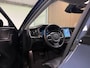 Volvo XC60 T6 AWD Recharge Plus Dark | Harman Kardon | All Season banden | Adaptieve Cruise Control | Stoelverwarming voor+achter | Stuurwielverwarming | Parkeercamera | Standkachel met Volvo On Call App | Full LED Meesturende koplampen | Pilot Assist | Elektrische voorstoelen geheugen | Lederen bekleding | Zitting verlenging voorstoelen | Schuifdak | Parkeercamera | Google Infotainment | 19 Inch | Keyless Drive | Parkeersensoren voor+achter | Privacy Glass | DAB Radio | Apple Carplay/Android Auto | Draadloos telefoon opladen | Volvo On Call met mobiele App functie | Denim Blue Metallic |