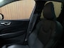 Volvo XC60 T6 AWD Recharge Plus Dark | Harman Kardon | All Season banden | Adaptieve Cruise Control | Stoelverwarming voor+achter | Stuurwielverwarming | Parkeercamera | Standkachel met Volvo On Call App | Full LED Meesturende koplampen | Pilot Assist | Elektrische voorstoelen geheugen | Lederen bekleding | Zitting verlenging voorstoelen | Schuifdak | Parkeercamera | Google Infotainment | 19 Inch | Keyless Drive | Parkeersensoren voor+achter | Privacy Glass | DAB Radio | Apple Carplay/Android Auto | Draadloos telefoon opladen | Volvo On Call met mobiele App functie | Denim Blue Metallic |