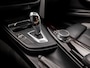 BMW 3-Serie 318i M Sport Shadow Automaat (SCHUIFDAK, M PAKKET, GROOT NAVI, VIRTUAL COCKPIT, LEDER, STOELVERWARMING, SPORTSTOELEN, GETINT GLAS, PARKEERSENSOREN, NIEUWSTAAT)