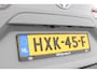 Toyota Corolla Cross Hybrid 200 Style | Leder - stof bekleding | Trekhaak | Stoelverwarming | Parkeer sensoren |