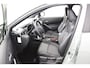 Toyota Corolla Cross Hybrid 200 Style | Leder - stof bekleding | Trekhaak | Stoelverwarming | Parkeer sensoren |