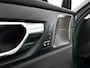 Volvo XC60 T6 Plug-in hybrid AWD Ultra Dark | Panoramadak | 360° camera | Luchtvering | Head-up display | Harman Kardon | Stoel- en stuurverwarming | Trekhaak