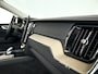 Volvo XC60 T6 Plug-in hybrid AWD Ultra Dark | Panoramadak | 360° camera | Luchtvering | Head-up display | Harman Kardon | Stoel- en stuurverwarming | Trekhaak