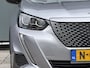 Peugeot e-2008 BWJ 10-2021 | SOH 88,1% EV 136PK Allure 50 kWh | CLIMA | CARPLAY | LEDER/STOF | PDC | STOELVERW | 17'' LMV |