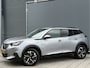 Peugeot e-2008 BWJ 10-2021 | SOH 88,1% EV 136PK Allure 50 kWh | CLIMA | CARPLAY | LEDER/STOF | PDC | STOELVERW | 17'' LMV |