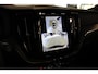 Volvo XC60 2.0 T8 Plug-in hybrid AWD Ultra Dark | Schuif- kanteldak | Trekhaak | Harman Kardon