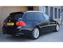 BMW 3-Serie Touring 318i 136pk Luxury Line Airco Leder Xenon *NL auto* pdc 16 inch LM Cruise Navi *Goed onderhouden*