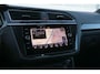 Volkswagen Tiguan 1.5 TSI 150pk DSG ACT Highline Business R | Trekhaak | Panoramadak | Achteruitrijcamera | Stoelverwarming