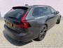 Volvo V90 2.0 T6 Recharge AWD R-Design | Plug-in Hybrid (PHEV) | Panoramadak | Harman Kardon Audio | Luchtvering | Achteruitrijcamera | Parkeersensoren | Keyless Entry | Elektrische Achterklep | Elektrisch Verstelbare Voorstoelen | Cruise Control Adaptief | BLIS | Navigatie
