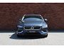 Volvo V60 T6 Plug-in hybrid AWD Plus Bright | Verwarmbare voorstoelen met ventilatie | Premium audio by Harman Kardon | Adaptieve cruise control | Apple carplay/Android auto | Verwarmbare achterbank en stuurwiel