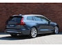 Volvo V60 T6 Plug-in hybrid AWD Plus Bright | Verwarmbare voorstoelen met ventilatie | Premium audio by Harman Kardon | Adaptieve cruise control | Apple carplay/Android auto | Verwarmbare achterbank en stuurwiel