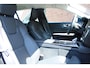 Volvo V60 T6 Plug-in hybrid AWD Plus Bright | Verwarmbare voorstoelen met ventilatie | Premium audio by Harman Kardon | Adaptieve cruise control | Apple carplay/Android auto | Verwarmbare achterbank en stuurwiel