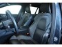 Volvo V60 B3 Automaat R-Design | Dealeronderhouden | Parkeercamera | Elektrisch glazen panorama-dak | Harman Kardon audio | Head-up display | Parkeerverwarming | Parkeersensoren voor + achter | Stoelverwarming voor + achter | BLIS |