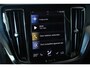 Volvo V60 B3 Automaat R-Design | Dealeronderhouden | Parkeercamera | Elektrisch glazen panorama-dak | Harman Kardon audio | Head-up display | Parkeerverwarming | Parkeersensoren voor + achter | Stoelverwarming voor + achter | BLIS |