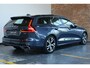 Volvo V60 B3 Automaat R-Design | Dealeronderhouden | Parkeercamera | Elektrisch glazen panorama-dak | Harman Kardon audio | Head-up display | Parkeerverwarming | Parkeersensoren voor + achter | Stoelverwarming voor + achter | BLIS |