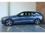 Volvo V60 B3 Automaat R-Design | Dealeronderhouden | Parkeercamera | Elektrisch glazen panorama-dak | Harman Kardon audio | Head-up display | Parkeerverwarming | Parkeersensoren voor + achter | Stoelverwarming voor + achter | BLIS |