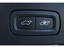 Volvo V60 B3 Automaat R-Design | Dealeronderhouden | Parkeercamera | Elektrisch glazen panorama-dak | Harman Kardon audio | Head-up display | Parkeerverwarming | Parkeersensoren voor + achter | Stoelverwarming voor + achter | BLIS |