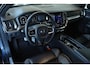 Volvo V60 B3 Automaat R-Design | Dealeronderhouden | Parkeercamera | Elektrisch glazen panorama-dak | Harman Kardon audio | Head-up display | Parkeerverwarming | Parkeersensoren voor + achter | Stoelverwarming voor + achter | BLIS |