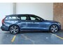 Volvo V60 B3 Automaat R-Design | Dealeronderhouden | Parkeercamera | Elektrisch glazen panorama-dak | Harman Kardon audio | Head-up display | Parkeerverwarming | Parkeersensoren voor + achter | Stoelverwarming voor + achter | BLIS |