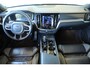 Volvo V60 B3 Automaat R-Design | Dealeronderhouden | Parkeercamera | Elektrisch glazen panorama-dak | Harman Kardon audio | Head-up display | Parkeerverwarming | Parkeersensoren voor + achter | Stoelverwarming voor + achter | BLIS |