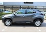 Toyota Yaris Cross 1.5 Hybrid Dynamic Special | Rijklaar | Head Up | Blind Spot | Sensoren v+a | Stoel-/stuurverw. | LED | Keyless | Apple/Android