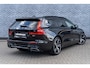 Volvo V60 2.0 B4 R-Design | Panoramadak | Harman Kardon Audio | Achteruitrijcamera | Parkeersensoren | Keyless Entry | Elektrische Achterklep | Stoelverwarming | Navigatie | Apple Carplay | Android Auto