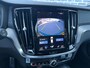 Volvo V60 2.0 B4 R-Design | Panoramadak | Harman Kardon Audio | Achteruitrijcamera | Parkeersensoren | Keyless Entry | Elektrische Achterklep | Stoelverwarming | Navigatie | Apple Carplay | Android Auto