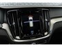 Volvo V60 2.0 B4 R-Design | Panoramadak | Harman Kardon Audio | Achteruitrijcamera | Parkeersensoren | Keyless Entry | Elektrische Achterklep | Stoelverwarming | Navigatie | Apple Carplay | Android Auto