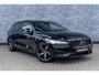 Volvo V60 2.0 B4 R-Design | Panoramadak | Harman Kardon Audio | Achteruitrijcamera | Parkeersensoren | Keyless Entry | Elektrische Achterklep | Stoelverwarming | Navigatie | Apple Carplay | Android Auto