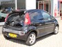 Peugeot 107 1.0-12V Black & Silver Airconditioning, Complete onderhoudshistorie, Leer/Alcantara bekleding, Lichtmetalen velgen.