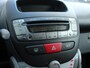 Peugeot 107 1.0-12V Black & Silver Airconditioning, Complete onderhoudshistorie, Leer/Alcantara bekleding, Lichtmetalen velgen.