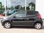 Peugeot 107 1.0-12V Black & Silver Airconditioning, Complete onderhoudshistorie, Leer/Alcantara bekleding, Lichtmetalen velgen.