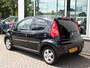 Peugeot 107 1.0-12V Black & Silver Airconditioning, Complete onderhoudshistorie, Leer/Alcantara bekleding, Lichtmetalen velgen.
