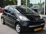 Peugeot 107 1.0-12V Black & Silver Airconditioning, Complete onderhoudshistorie, Leer/Alcantara bekleding, Lichtmetalen velgen.