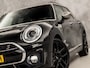 MINI Clubman 2.0 Cooper S Chili 192Pk Automaat (PANORAMADAK, GROOT NAVI, TWO TONE, LEDER, MEMORY SEAT, CAMERA, HARMAN/KARDON, HEAD-UP DISPLAY, ADAPTIVE CRUISE, NIEUWSTAAT)
