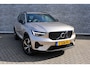 Volvo XC40 2.0 B4 Plus Dark | Trekhaak | Achteruitrijcamera | Parkeersensoren | Harman Kardon Audio | Keyless Entry | Elektrische Achterklep | Elektrisch Verstelbare Voorstoelen | Navigatie Google Maps | Stoelverwarming | Cruise Control Adaptief | BLIS