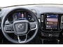 Volvo XC40 2.0 B4 Plus Dark | Trekhaak | Achteruitrijcamera | Parkeersensoren | Harman Kardon Audio | Keyless Entry | Elektrische Achterklep | Elektrisch Verstelbare Voorstoelen | Navigatie Google Maps | Stoelverwarming | Cruise Control Adaptief | BLIS