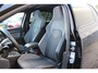 Volkswagen Golf 1.5 eTSI 3x R-Line | Panoramadak | IQ Light | Trekhaak | Sfeerverlichting | Camera | Lane assist | Stoelverwarming