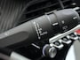 Peugeot e-2008 EV Allure 50kWh SOH 97% Two Tone 3D-Navi Stoelverwarming Apple Carplay Android Auto Ecc Cruise Control Regen-Lichtsensor Privacy Glas Keyless Connected-Apps DAB Bluetooth Led Lane Assist Isofix Dealeronderhouden 1e Eigenaar Origineel Nederlandse Auto