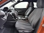 Peugeot e-2008 EV Allure 50kWh SOH 97% Two Tone 3D-Navi Stoelverwarming Apple Carplay Android Auto Ecc Cruise Control Regen-Lichtsensor Privacy Glas Keyless Connected-Apps DAB Bluetooth Led Lane Assist Isofix Dealeronderhouden 1e Eigenaar Origineel Nederlandse Auto