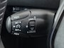 Peugeot e-2008 EV Allure 50kWh SOH 97% Two Tone 3D-Navi Stoelverwarming Apple Carplay Android Auto Ecc Cruise Control Regen-Lichtsensor Privacy Glas Keyless Connected-Apps DAB Bluetooth Led Lane Assist Isofix Dealeronderhouden 1e Eigenaar Origineel Nederlandse Auto