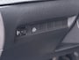 Peugeot e-2008 EV Allure 50kWh SOH 97% Two Tone 3D-Navi Stoelverwarming Apple Carplay Android Auto Ecc Cruise Control Regen-Lichtsensor Privacy Glas Keyless Connected-Apps DAB Bluetooth Led Lane Assist Isofix Dealeronderhouden 1e Eigenaar Origineel Nederlandse Auto
