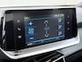 Peugeot e-2008 EV Allure 50kWh SOH 97% Two Tone 3D-Navi Stoelverwarming Apple Carplay Android Auto Ecc Cruise Control Regen-Lichtsensor Privacy Glas Keyless Connected-Apps DAB Bluetooth Led Lane Assist Isofix Dealeronderhouden 1e Eigenaar Origineel Nederlandse Auto