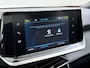 Peugeot e-2008 EV Allure 50kWh SOH 97% Two Tone 3D-Navi Stoelverwarming Apple Carplay Android Auto Ecc Cruise Control Regen-Lichtsensor Privacy Glas Keyless Connected-Apps DAB Bluetooth Led Lane Assist Isofix Dealeronderhouden 1e Eigenaar Origineel Nederlandse Auto