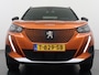 Peugeot e-2008 EV Allure 50kWh SOH 97% Two Tone 3D-Navi Stoelverwarming Apple Carplay Android Auto Ecc Cruise Control Regen-Lichtsensor Privacy Glas Keyless Connected-Apps DAB Bluetooth Led Lane Assist Isofix Dealeronderhouden 1e Eigenaar Origineel Nederlandse Auto