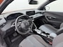 Peugeot e-2008 EV Allure 50kWh SOH 97% Two Tone 3D-Navi Stoelverwarming Apple Carplay Android Auto Ecc Cruise Control Regen-Lichtsensor Privacy Glas Keyless Connected-Apps DAB Bluetooth Led Lane Assist Isofix Dealeronderhouden 1e Eigenaar Origineel Nederlandse Auto