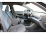 Volvo EX30 Single Motor Extended Range Plus 69 kWh | Elektrisch Verstelbare Voorstoelen | Keyless | Adaptieve Cruise Control | Pilot Assist | BLIS | Harman/Kardon | All-Season Banden | Elektrische Achterklep | Stoelverwarming | Stuurverwarming | Interieurverlichting | 19-Inch Lichtmetalen Velgen |