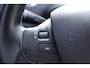 Peugeot 2008 1.2-110pk PureTech Allure. Hoogzitter met weinig km's ! Trekhaak, Climate Controle, Cruise Controle, Navigatie, Camera,