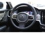 Volvo V90 2.0 T8 Plug-in hybrid AWD Ultra Dark | Luchtvering | Bowers & Wilkins Audiosysteem | Lichtmetalen Velgen 20"| Kunstlederen Interieurdelen | Semi Elektrische Trekhaak | Adaptieve Matrix-LED Koplampen | Rondomzicht Camera | Elektrisch Glazen Panorama-Dak | Head-up Display | Electronic Climate Controle | Massagefunctie Voorstoelen | Verwarmde en Geventileerde Voorstoelen | Stuurwiel Verwarmd | Achterbank Verwarmd | Google Navigatiesysteem Full Map | Gelaagde Zijruiten |