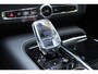 Volvo V90 2.0 T8 Plug-in hybrid AWD Ultra Dark | Luchtvering | Bowers & Wilkins Audiosysteem | Lichtmetalen Velgen 20"| Kunstlederen Interieurdelen | Semi Elektrische Trekhaak | Adaptieve Matrix-LED Koplampen | Rondomzicht Camera | Elektrisch Glazen Panorama-Dak | Head-up Display | Electronic Climate Controle | Massagefunctie Voorstoelen | Verwarmde en Geventileerde Voorstoelen | Stuurwiel Verwarmd | Achterbank Verwarmd | Google Navigatiesysteem Full Map | Gelaagde Zijruiten |